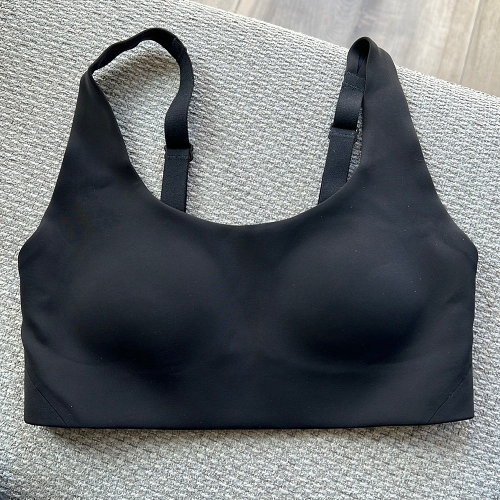 Black Lululemon size 4 a/b cup bra SUPER comfy just not my size!